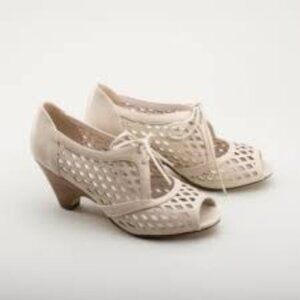 Chelsea Crew Vintage Jojo Heels  NWOB